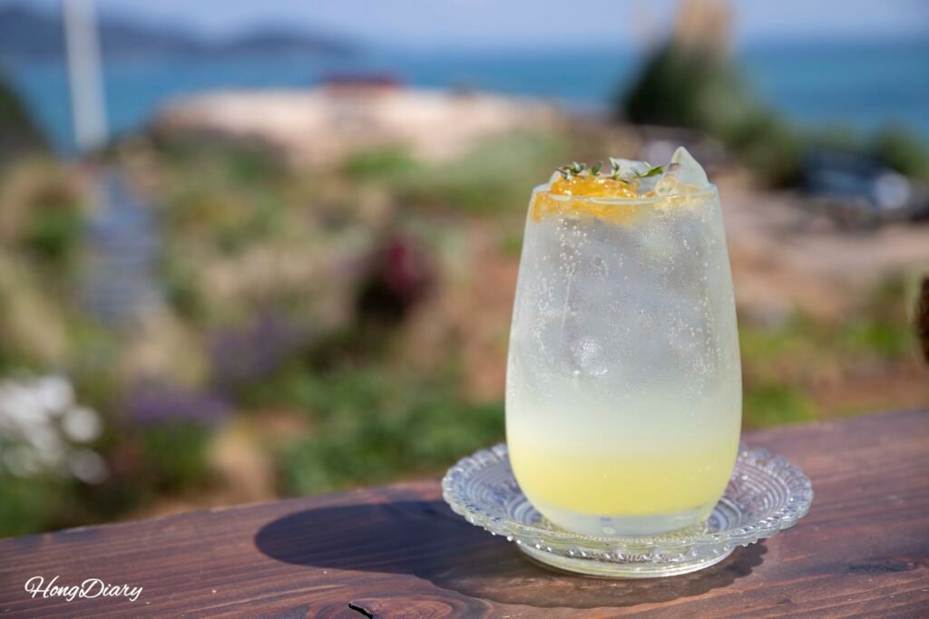 Yuzu drink and rice bread set served at Cafe Tol Namhae