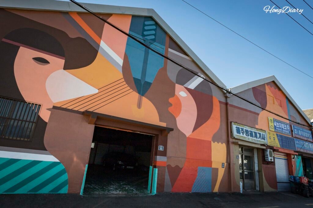 Mural de arte urbano en el Pueblo de Arte Ganggangyi, Busan