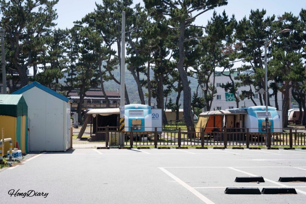 Free parking lot and camping area at Oryugo Ara Beach entrance
