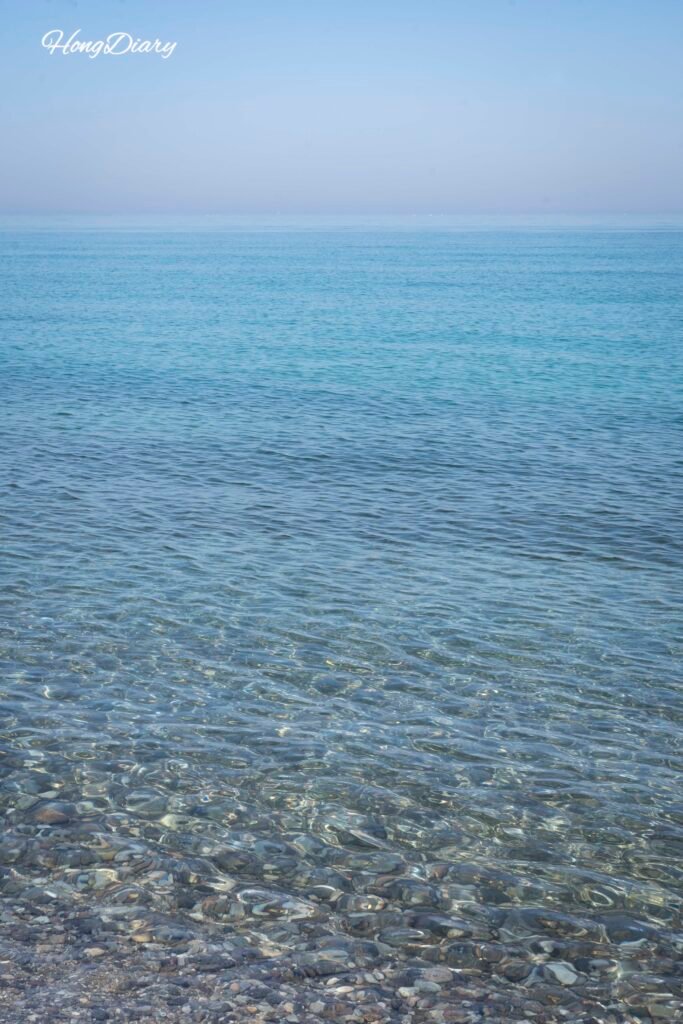 オリュゴアラ海水浴場の透き通った海