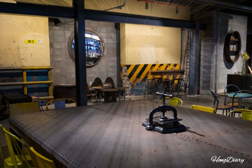 Escultura decorativa dentro del complejo F1963 de Busan — instalación artística