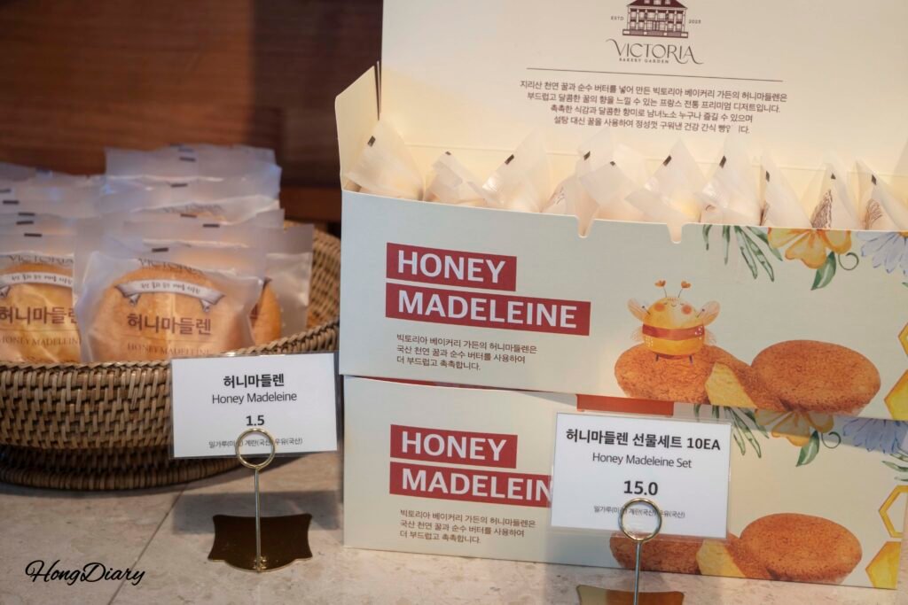 Honey madeleines at Victoria Bakery Garden Busan