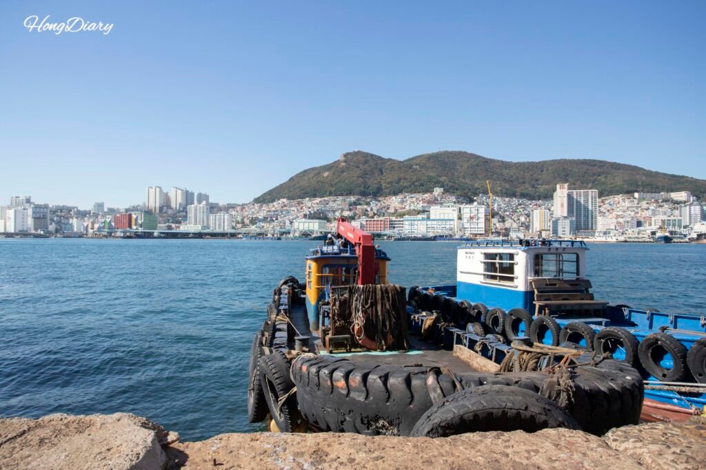 Vista al mar desde el interior del barrio de Yeongdo, Busan