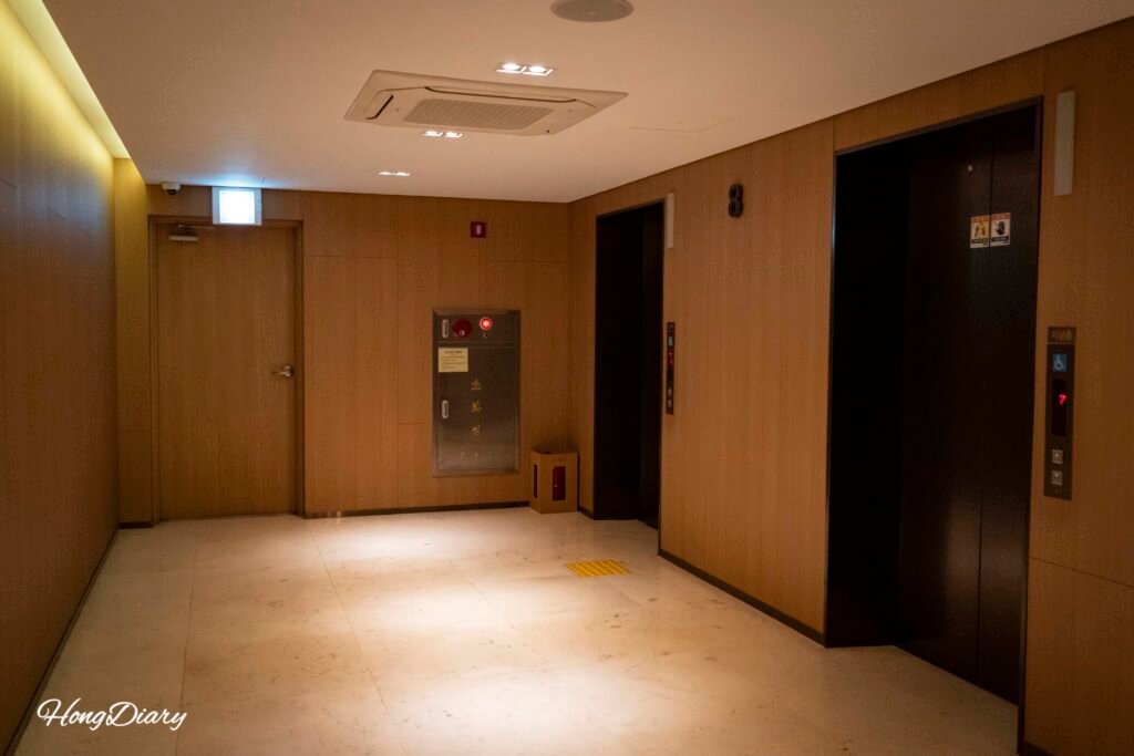 アスターホテルの廊下とエレベーター