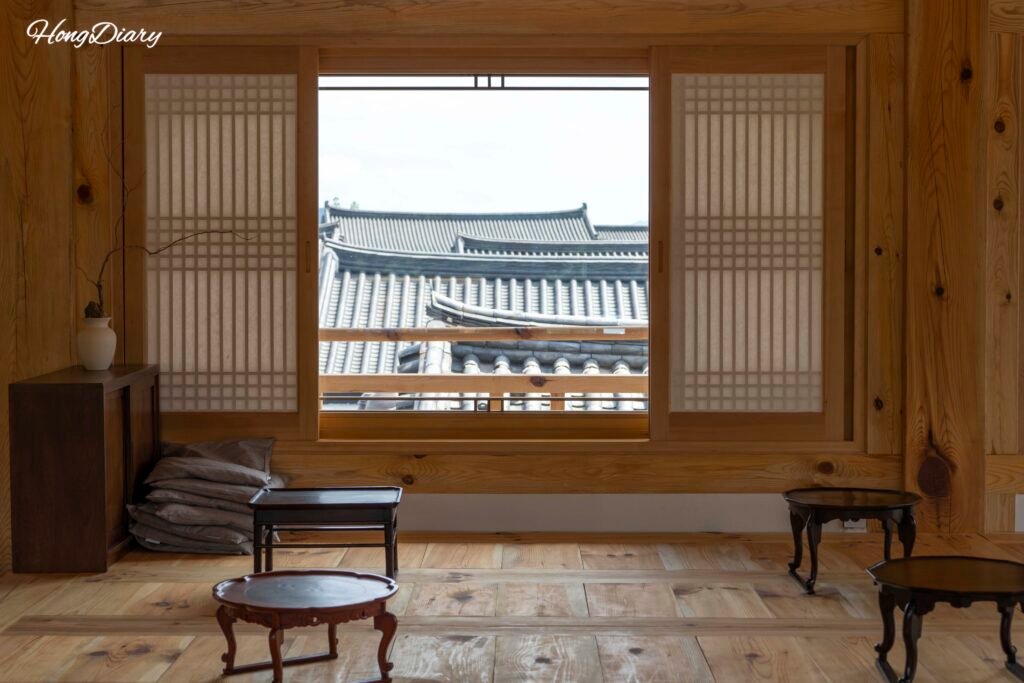Floor seating area inside Bichae Bogette hanok cafe, Gyeongju