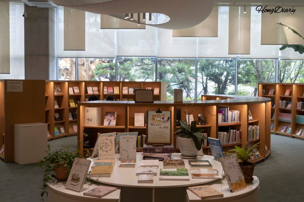 北斗七星図書館の内部全景