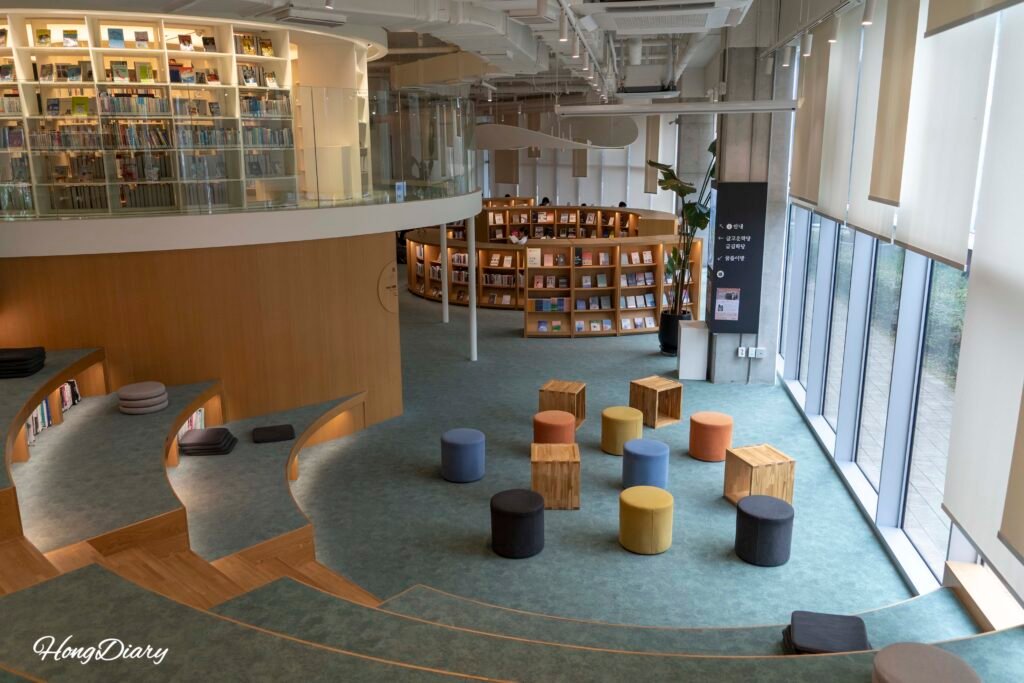 上から見た北斗七星図書館の内部