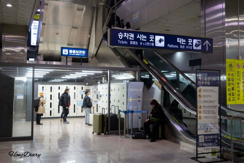 Casilleros del primer piso de la estación de Busan cerca de la Salida 5