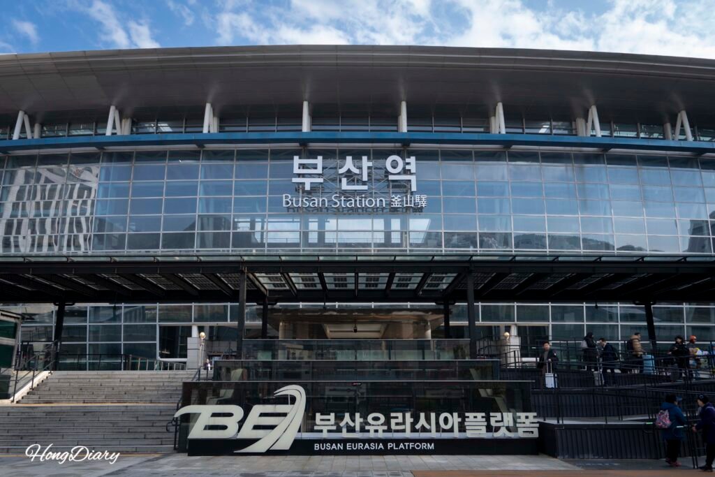 Exterior de la estación de Busan en Corea del Sur, punto de llegada del tren KTX