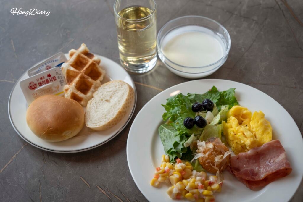 Buffet de desayuno coreano en piso 17 del Central Seven Hotel Busan
