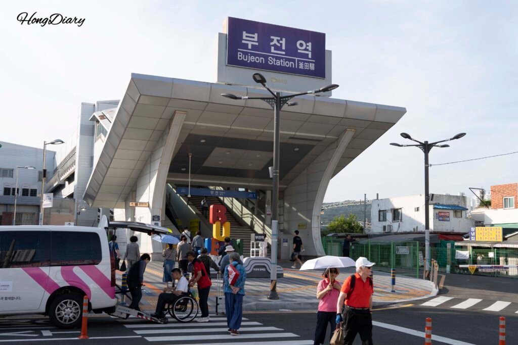 Exterior de la Estación Bujeon junto al Central Seven Hotel Busan Corea del Sur