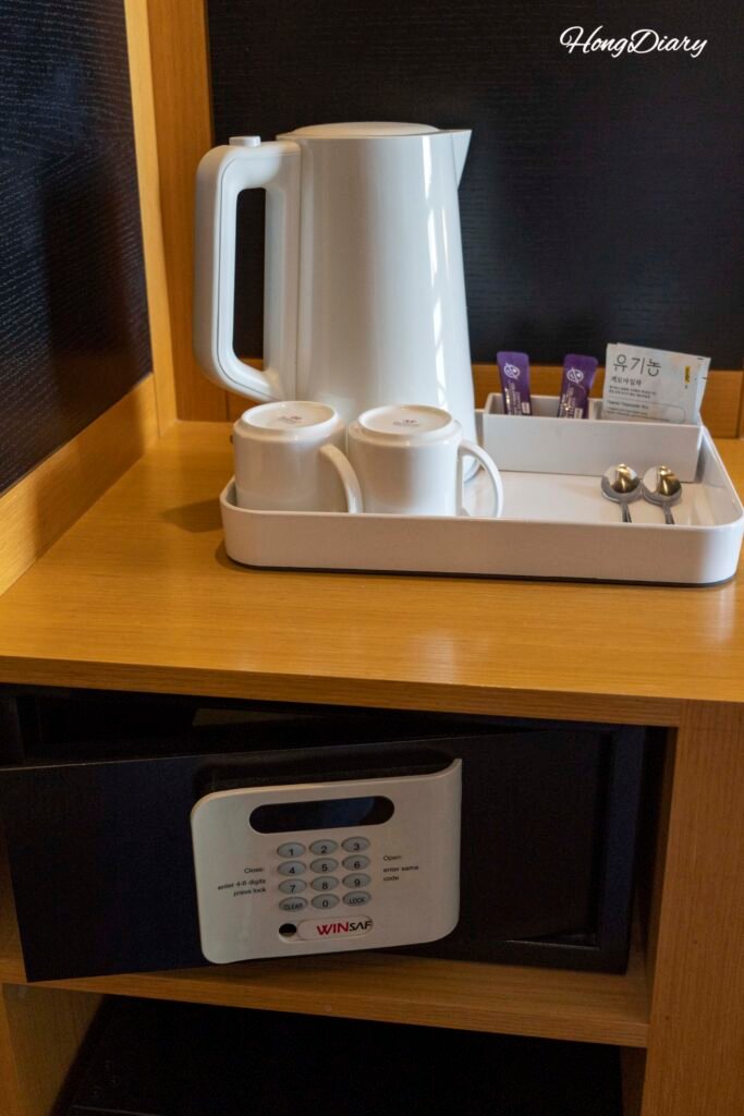 In-room kettle and safe at Central Seven Hotel Busan guest room amenities