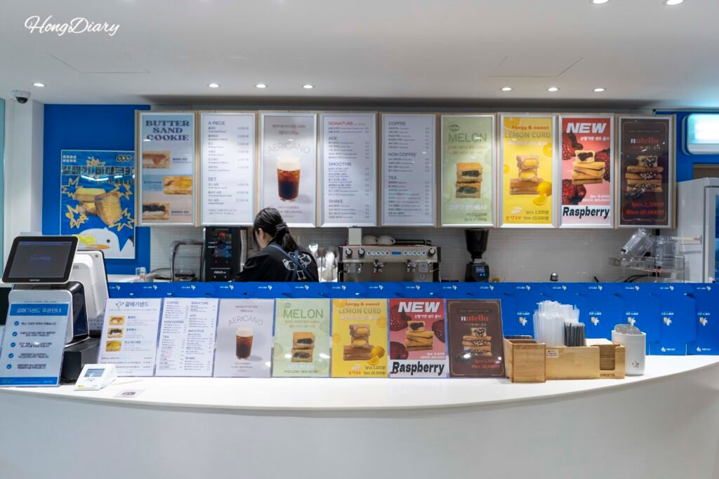 カルメギサンド釜山駅本店の店内、商品が並ぶショーケース