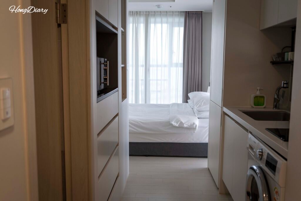 Interior del Grazie Hotel Busan Yeongdo al entrar a la habitación