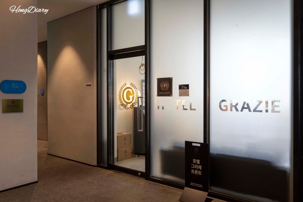 Recepción del Grazie Hotel Busan Yeongdo en el piso 2
