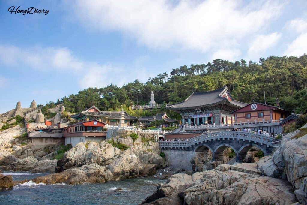 Vista frontal del templo Haedong Yonggungsa, Busan