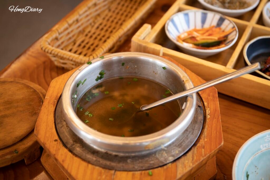 ハンダソルの釜に残ったご飯でつくるスンニュン（おこげ湯）