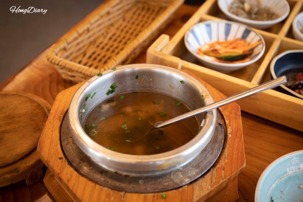 Sungnyung roasted rice water in the stone pot at Handassot Gyeongju