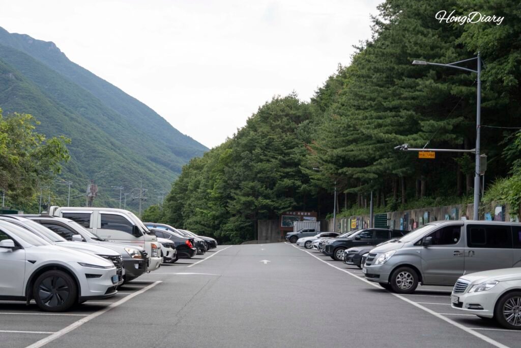 Estacionamiento gratuito en la entrada del Valle Hobakso Miryang Corea del Sur