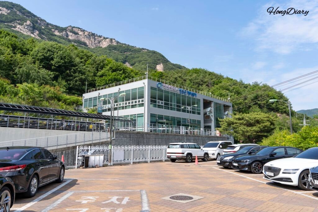嶺南アルプス氷谷ケーブルカー下部乗り場の建物外観