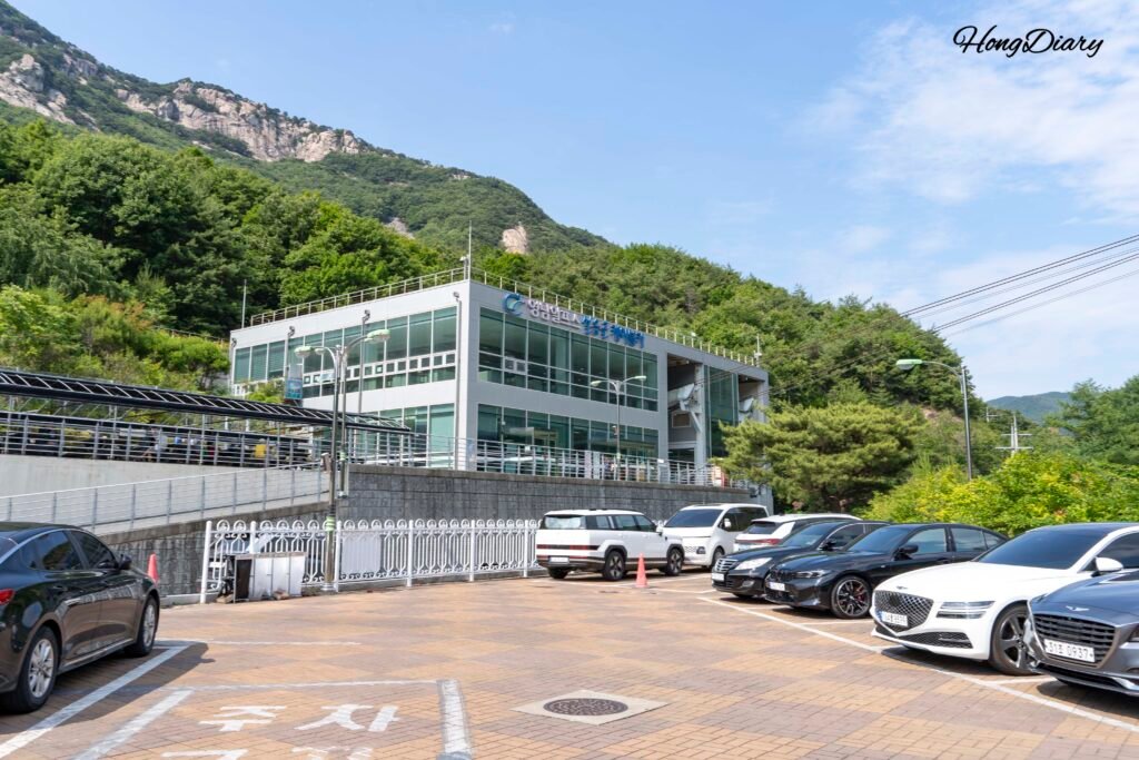 Edificio de la estación inferior del teleférico Valle del Hielo en Miryang Corea del Sur
