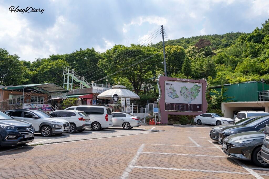 密陽氷谷ケーブルカー下部乗り場前の無料駐車場