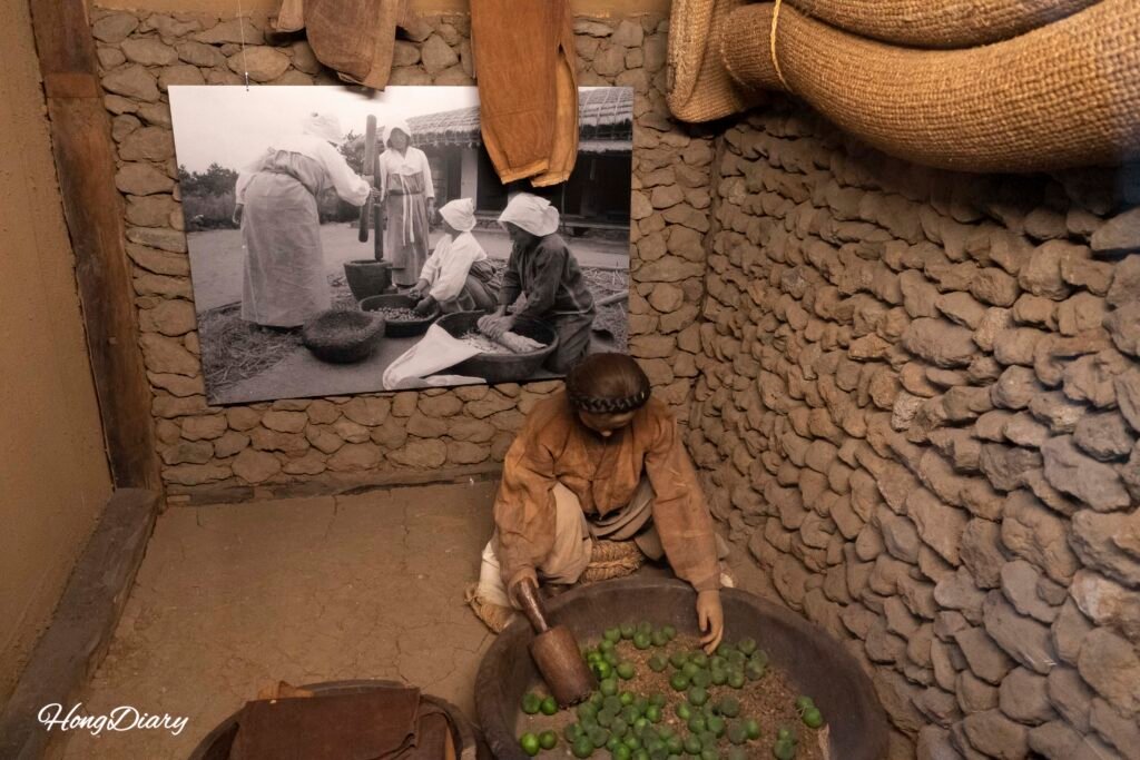 Exhibición de la vida cotidiana histórica de Jeju en el Museo Folclórico Natural