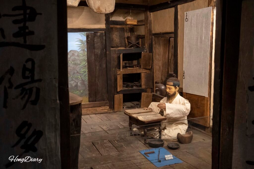 Historical figures and daily life reconstruction in Jeju Folk and Natural History Museum modern life hall