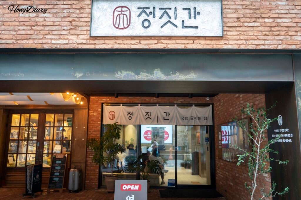 釜山駅近くのテジクッパミシュラン店チョンジッカン釜山駅店の赤レンガ外観