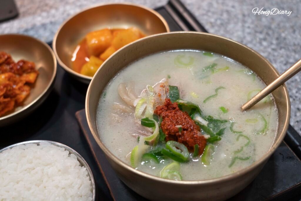 Close-up of Uiseong Garlic Gukbap bowl at Jeongjitgan showing broth and pork