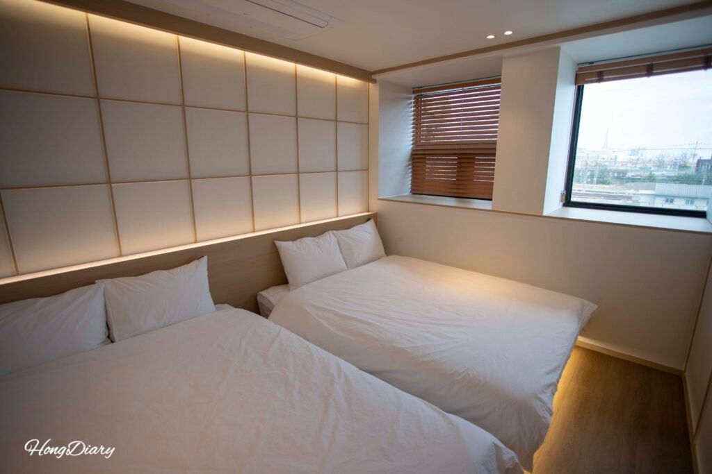 One of four separate bedrooms in Jeongonjae Cho room Busan