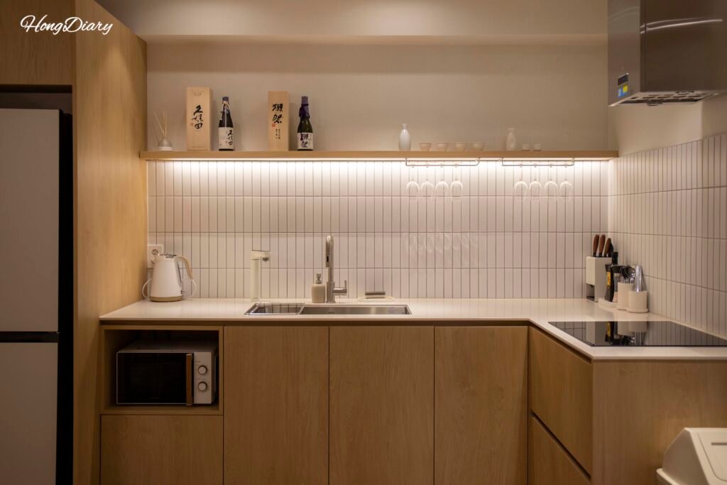 Fully equipped kitchen in Jeongonjae Cho room Busan