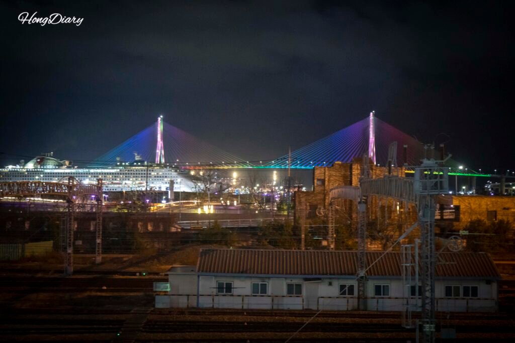 ジョンオンジェチョ客室茶道スペースから見た釜山港大橋の夜景