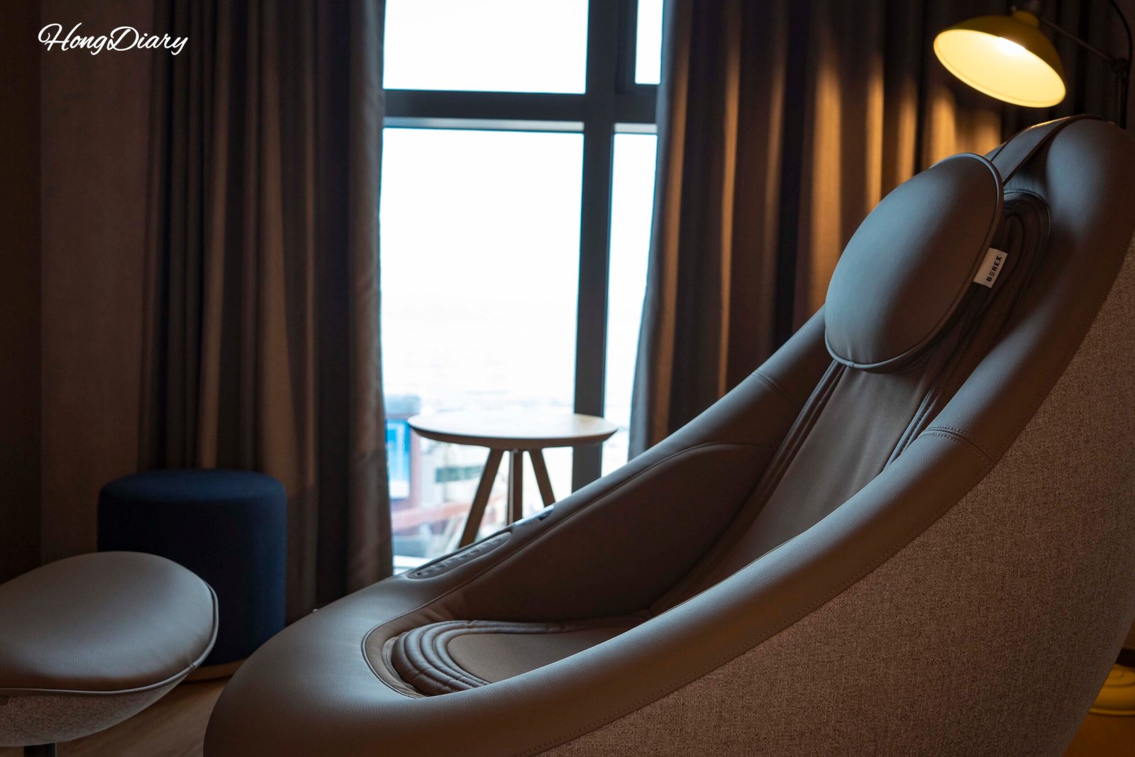 Silla de masajes Pebble Chair en habitación del Hotel L7 Haeundae by Lotte Busan