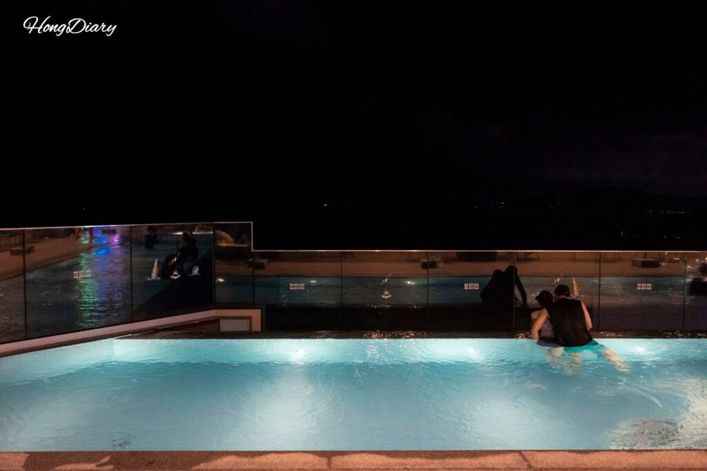 Piscina en la azotea del Hotel L7 Haeundae by Lotte con vistas al mar