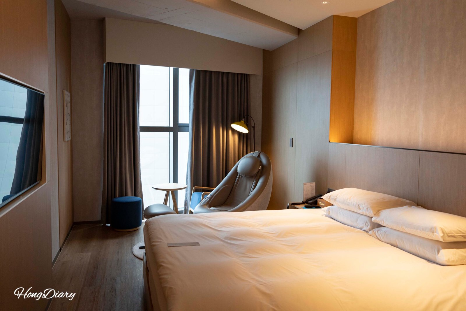 King Standard Side Ocean View room interior at L7 Haeundae by Lotte Hotel Busan
