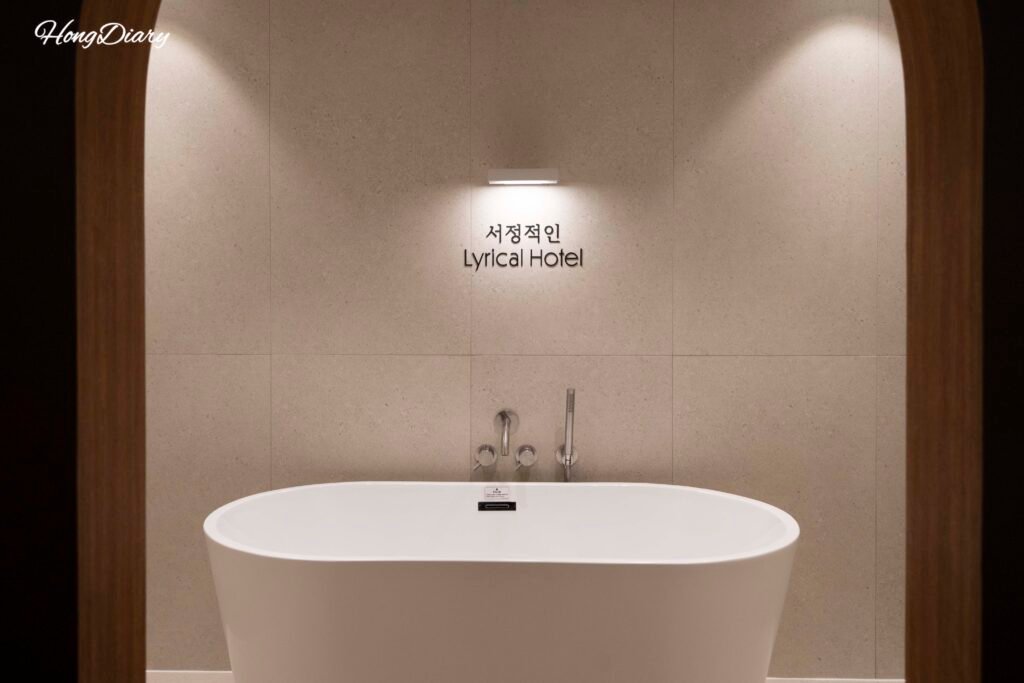 Bathtub in Lyrical Hotel Busan Yeongdo Type B room