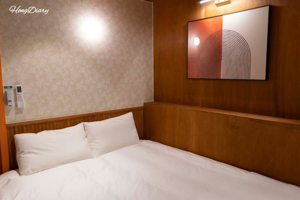 Bedroom inside Lyrical Hotel Busan Yeongdo Type B room