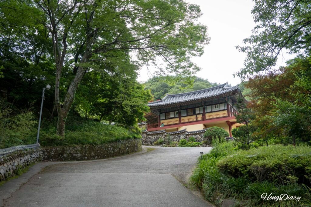 Entrance to Naewonsa Temple Yangsan valley road