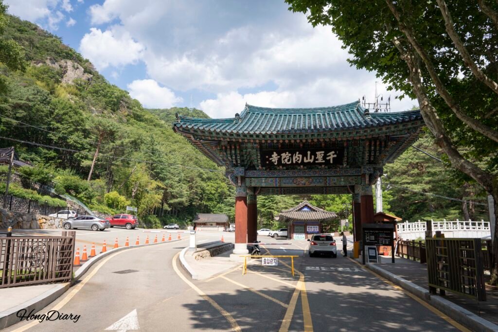 梁山内院寺の駐車場入口