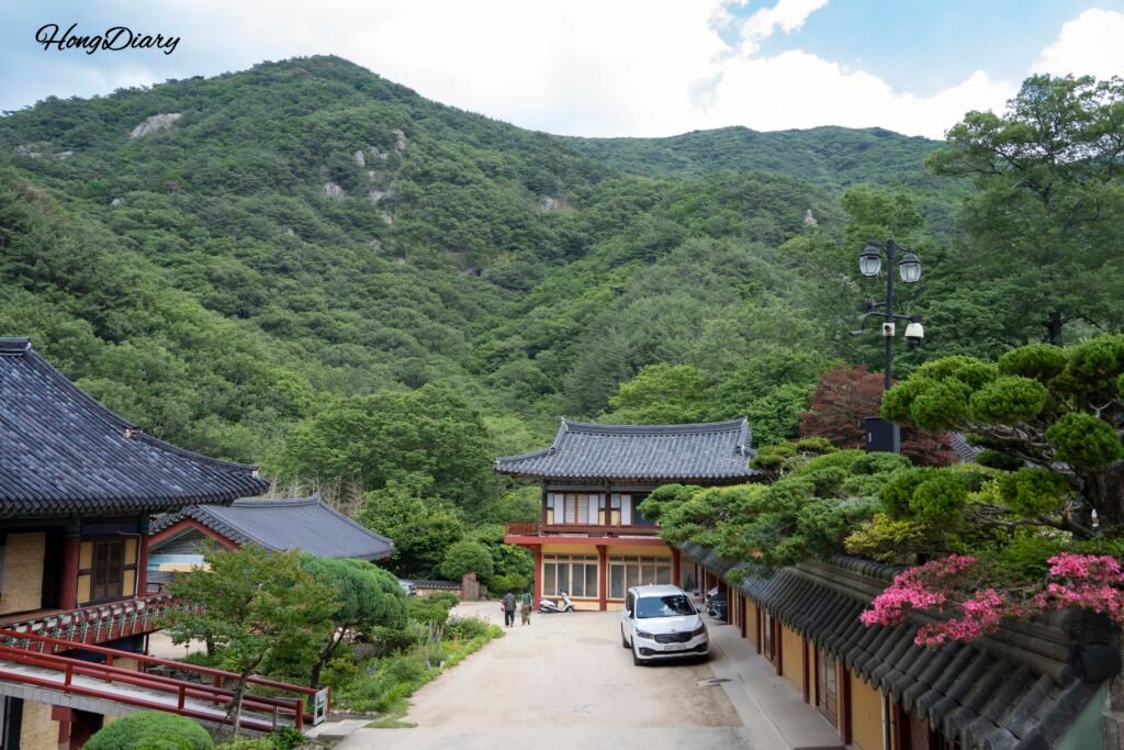 梁山・内院寺の全景