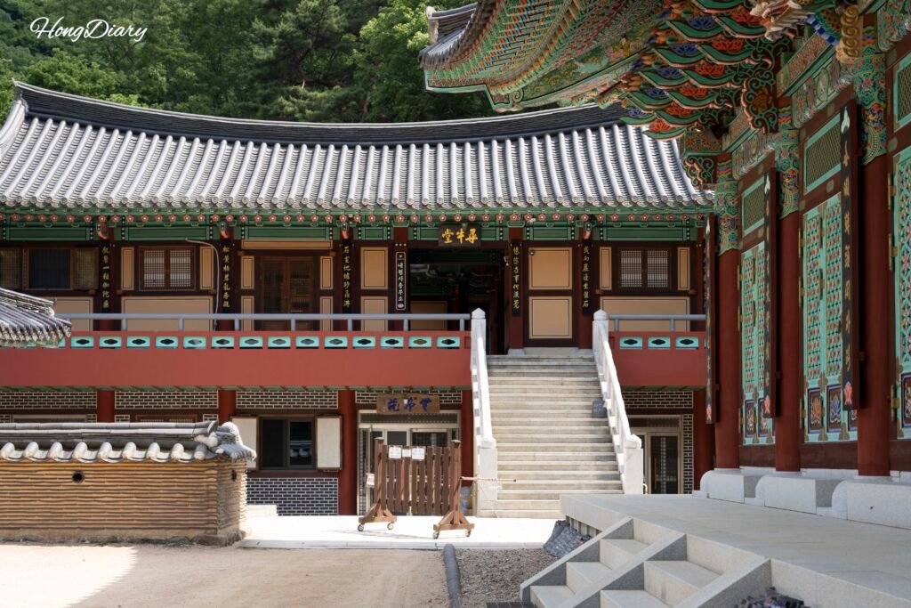 Pabellón del templo Naewonsa en Yangsan, Corea del Sur
