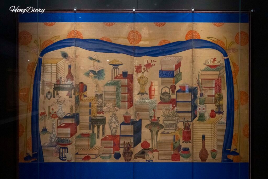 Biombo Munbangdo con motivos de útiles de escritura, arte popular de la corte real de Joseon