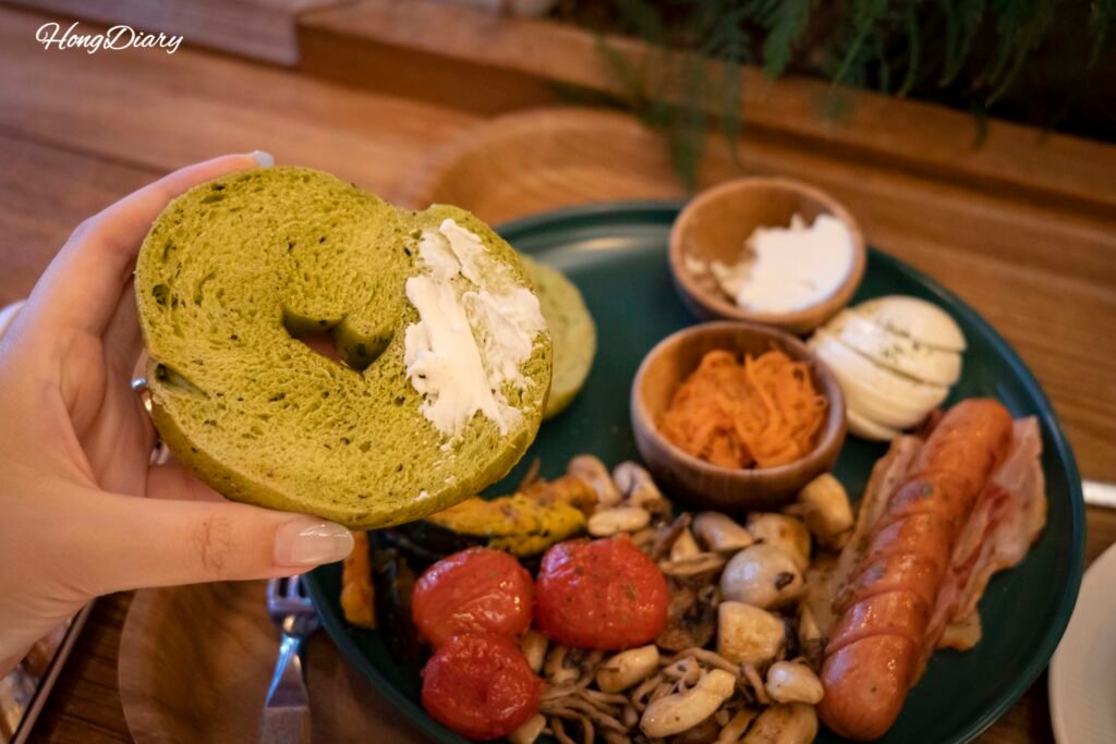 Combinación de brunch y bagel en Onjisim, Ikseon-dong, Seúl