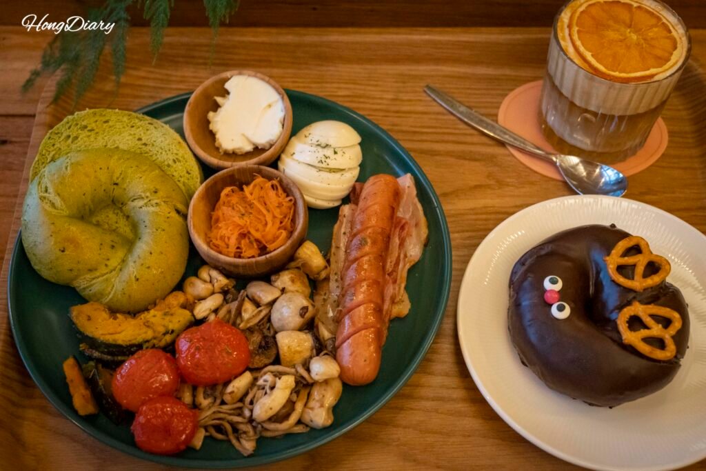 All-day brunch set at Onjisim cafe in Ikseon-dong, Seoul