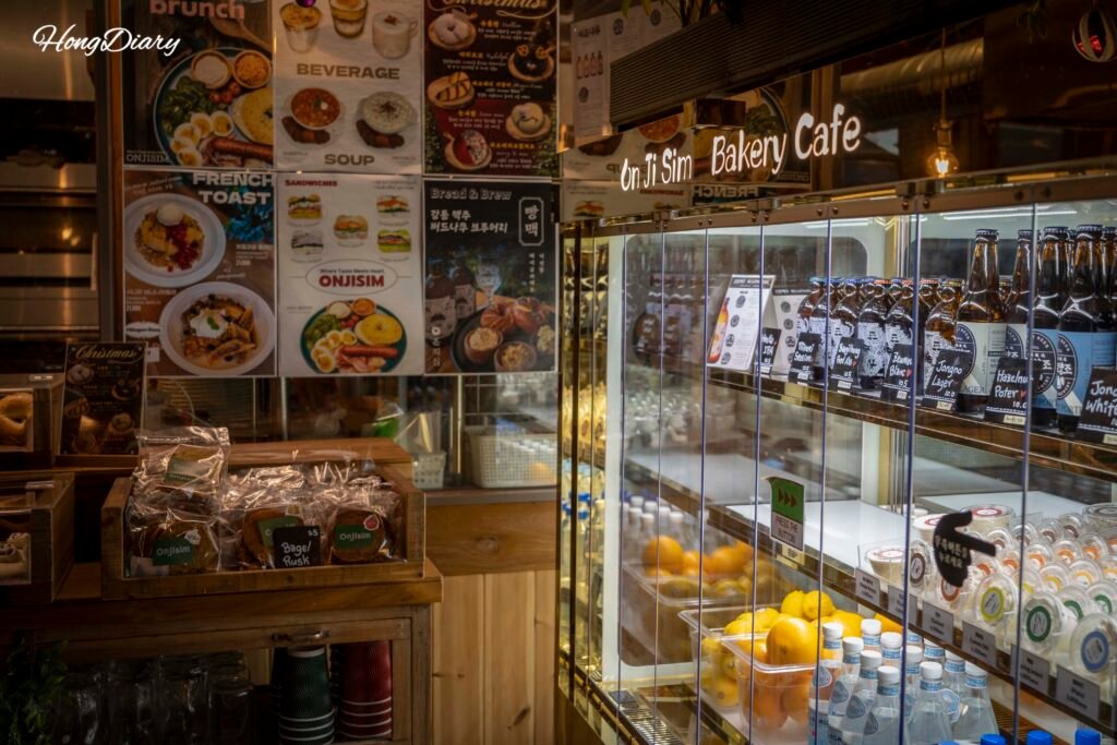 Exterior del café Onjisim en el barrio hanok de Ikseon-dong, Seúl