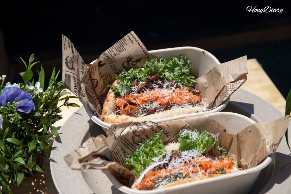 Sándwich de costilla a la brasa en Port Village Busan 2026