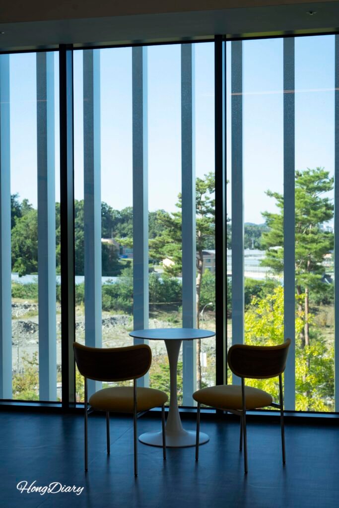 Rest and relaxation space inside Rainbow Healing Center Yeongdong with heated chairs