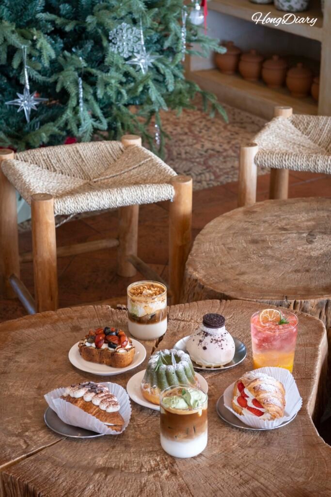 サグィピアンベーカリーのパンとコーヒーのプレーティング