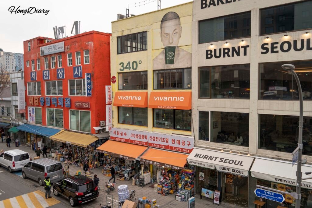 Calle cercana a Sewoon Sangga, barrio de Jongno, Seúl